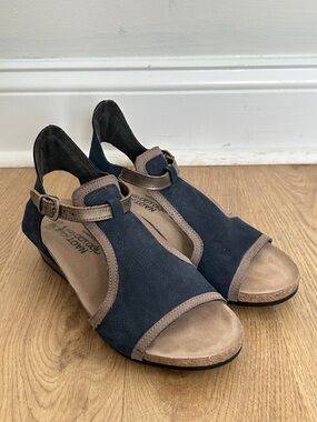 NAOT WOMENS FIONA WEDGE SANDALS OPEN TOE LEATHER BLUE SIZE 38 7 EUC